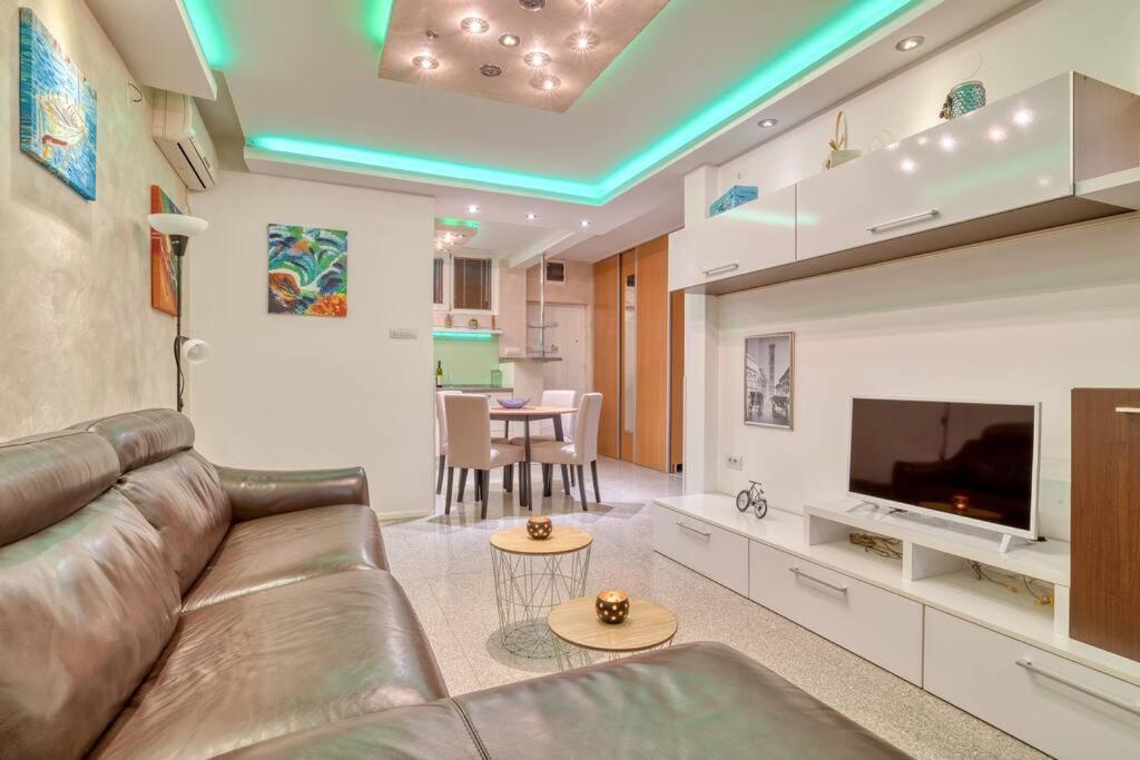 Cozy Nest Apartment- Central And Seaboard With Elevator Kotor Exteriör bild