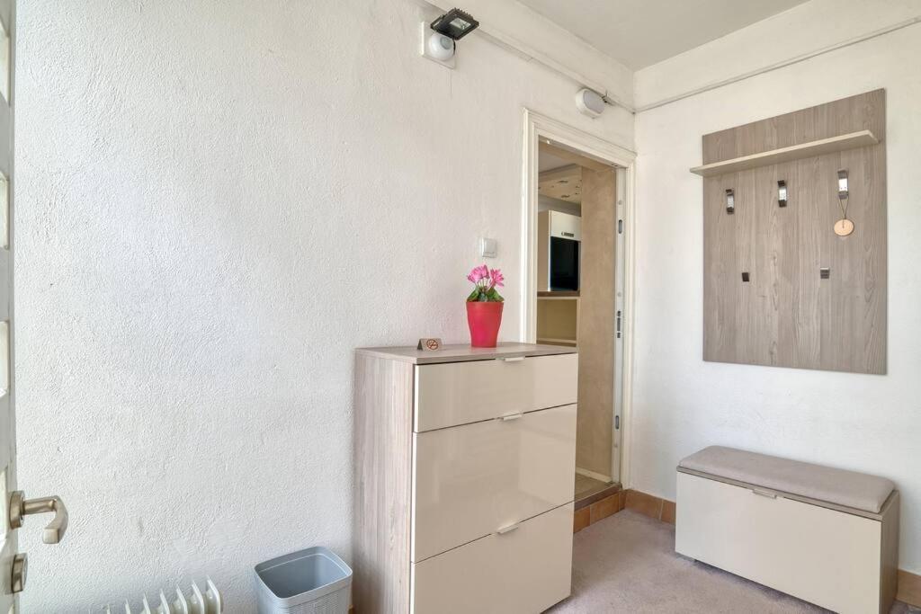 Cozy Nest Apartment- Central And Seaboard With Elevator Kotor Exteriör bild