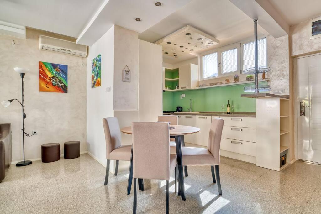 Cozy Nest Apartment- Central And Seaboard With Elevator Kotor Exteriör bild
