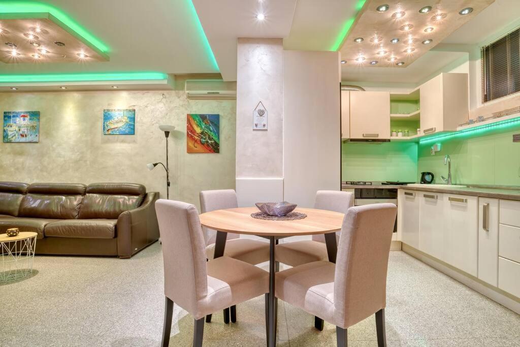 Cozy Nest Apartment- Central And Seaboard With Elevator Kotor Exteriör bild