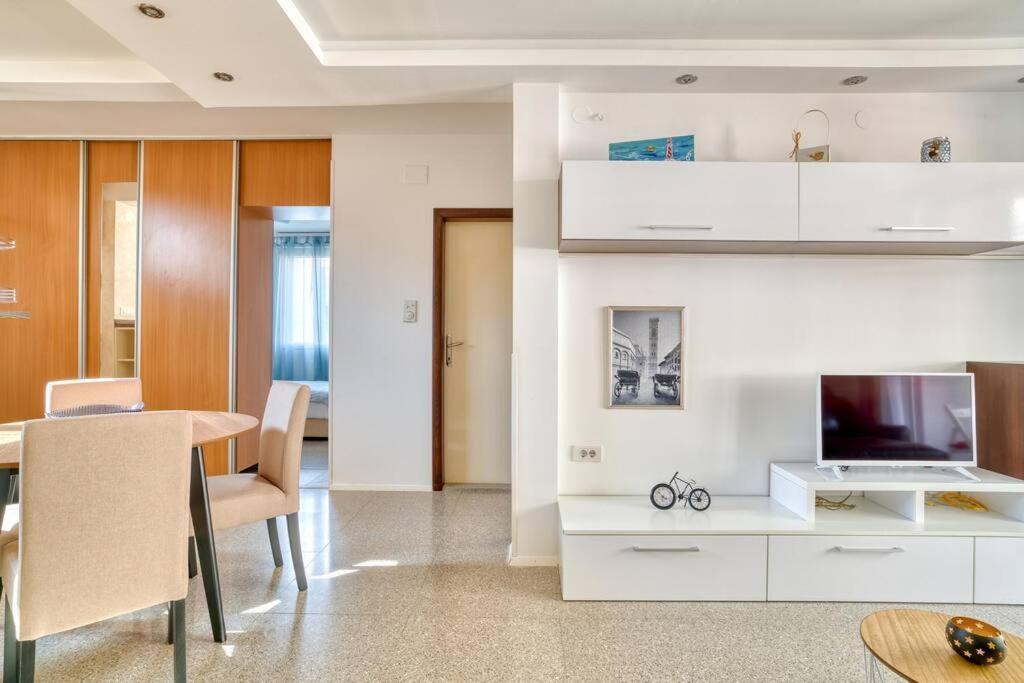 Cozy Nest Apartment- Central And Seaboard With Elevator Kotor Exteriör bild